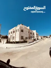  27 فلل فخمة للبيع الراهبات خلف محطة المناصير مقابل مطعم الطياره مساحة 400 متر طابقين الروف جديد مع مطبخ