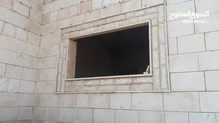  4 تكحيل وبناء الحجر وتنظيف الحجر رملي ومائي والحديد بالرمل