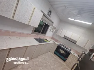  3 للبيع مطبخ مستخدم نظيف المنيوم بحريني 