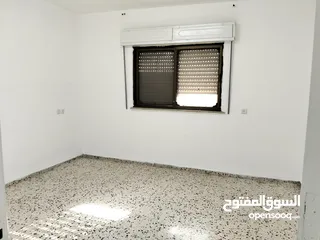  10 شقة للايجار حلحول الشارع الرئيسي