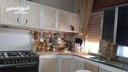  7 سكن مشترك للبنات فقط- شاغر لبنت طالبة او موظفة في غرفة ثنائية حي الجامعة الاردنية