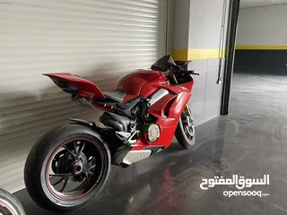  13 Ducati panigale V4 s