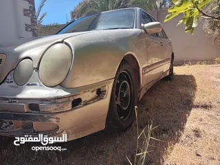  6 مرسيدس عيون 2002 كومبريسر E200