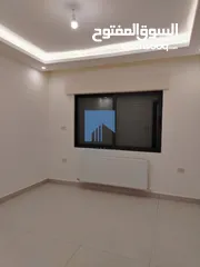  2 شقة أرضية فاخرة للبيع في خلدا - قرب إشارة الدر المنثور 140م مع حديقة وترسات 70م لم تسكن
