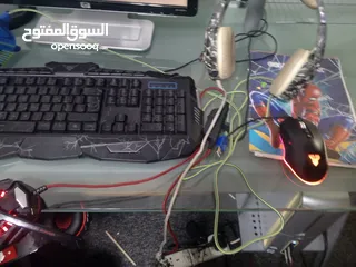  15 كمبيوتر بدون الطاوله