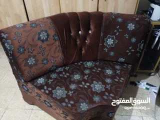  2 كنب  خمري للبيع