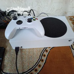  2 إكس بوكس سيريس اس الجهاز مستعمل شهرين فقط ومافيه إشي بس حاب أبدل على بلايستيشن 5 سليم