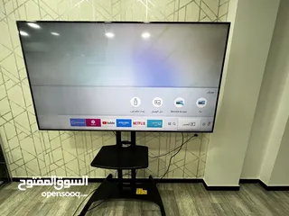  4 تلفزيون سامسونج 70 بوصه مع قاعده كما هو مرفق بالصور