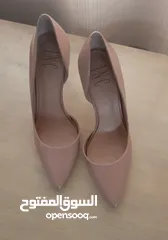  3 حذاء نسائي رسمي، كعب عالي، لون لحمي، مقاس 37، مستعمل وفي حالة جيدة