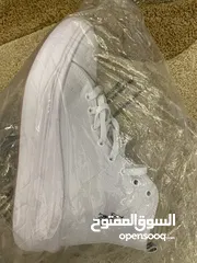  12 بوتين من بو اس بولو جداد الاسود نمره 40 والابيض 38