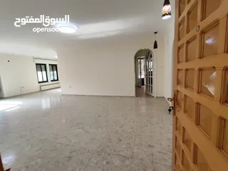  5 شقة غير مفروشة للإيجار – الطيرة  شارع روما
