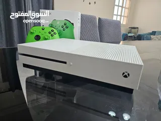  8 Xbox One s with gta 5 and more
