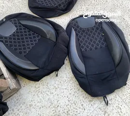 3 كراسي مفتوحة