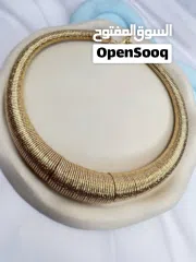  2 أطواق أنيقة وفاخرة بأنواع مختلفة