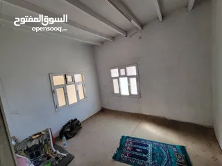  4 عماره 3 ادور بحي سعوان للأيجار بالكامل قريب من سوق المدينه السكنيه  