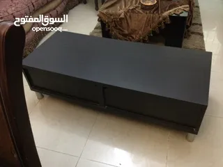  3 طاولة تلفاز عرضها متر و 20 سانتي نضيفه و ما فيها اي كسر صنع سعودي