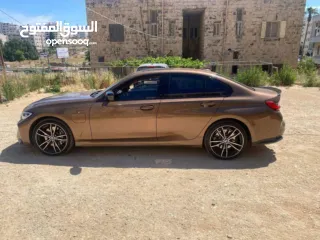  6 BMW 330e plug إن