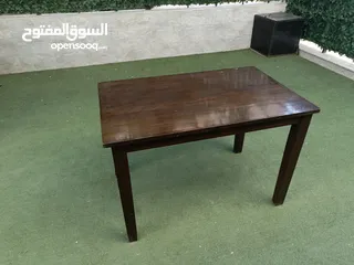  7 طاولة مطبخ أو سفرة صغيرة مع كراسي حديد وجلد