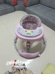  12 تخت بيبي نظيف جدا قابل للطي مثل ما هو وضح بالصور  عربايه مشي للاطفال تفتح وتسكر بحاله جيده جدا