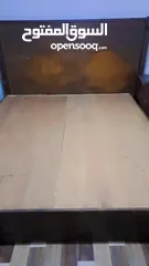  1 تخت خشب ثقيل للبيع فقط ب 25