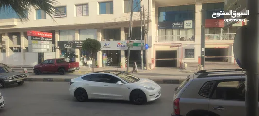 15 مكتب تجاري بارقى منطقه باربد بجانب صالة حياة اربد مباشرة للبيع.