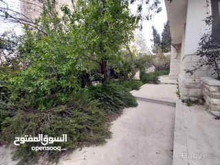  6 فيلا للبيع في منطقة الدوار الرابع  ( Property ID : 31736 )