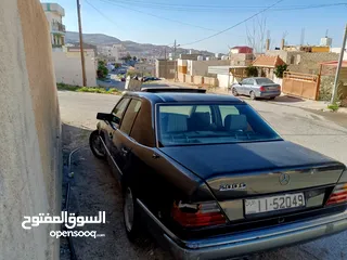  4 مارسيدس بطه لبيع. موديل 1990 ماتور200 اسود  قير عادي 5 غيار من بلالدها