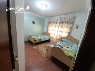  14 شقة طابقيه ( معلقه مستوى الشارع ) فارغة في دير غبار للبيع  ref : 14182