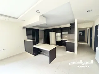  3 شقق للبيع في الريحان