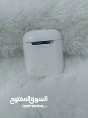  2 علبه الشحن الخاصه بسماعه AirPods الاصليه مستعمله بحاله جيدة تعمل 100% بدون السماعات