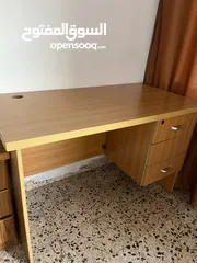  2 طاوله مكتبيه بحاله الوكاله جديده