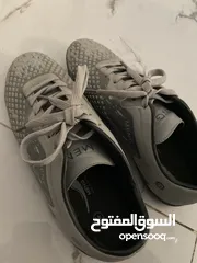  1 حذاء رياضه