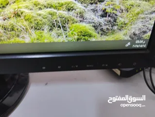  3 شاشة أسوس HD مع سماعات بسعر حرق وفي أغراض أخرى للبيع
