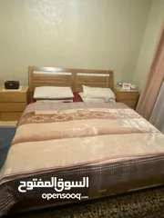  1 غرفة نوم سرير وتسريحة وكومدينتين
