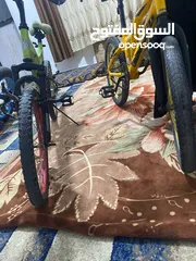  4 ثلاث بسكليت واحد كبير واثنين وسط بحاله ممتازه