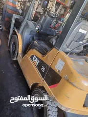  2 CAT forklift