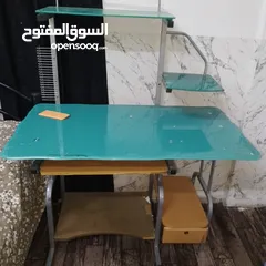  4 خزانة درفتين ومكتب زجاج سوكاريت وخشب للبيع