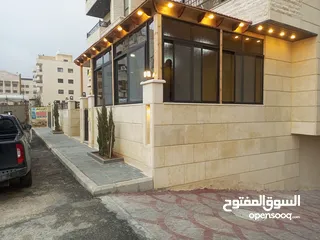  27 تركيب السيكوريت والمرايا وجميع أعمال الزجاج والألمنيوم بجودة عالية"