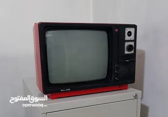  6 تلفزيون قديم ابيض واسود،  للبيع،  بحاجة للصيانة.