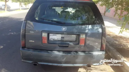  2 سيارة كاديلاك نوع SRX موديل 2006 بحالة جيدة جداً تتميز بداخلية نظيفة جداً