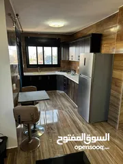  1 روف بحالة جيده مع المالك مباشر