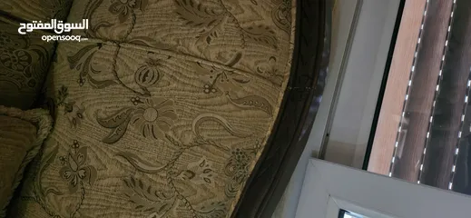  10 طقم ضيوف حفر  للبيع عدد 8 لون ذهبي بارد  مستعمل  استعمال بسيط السعر قابل للتفاوض  الطقم لا يوجد معه