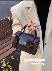  2 حقيبه لون بني غامق ، جلد من الأعلى ، مع حزام .