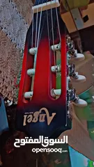  3 جيتار nailon احمر بحالة ممتازه، استعمال بسيط جدا