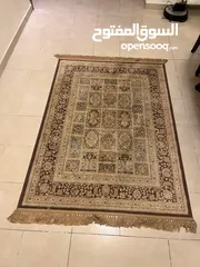  4 سجاد مستعمل اللون بيج للبيع بحاله جيده