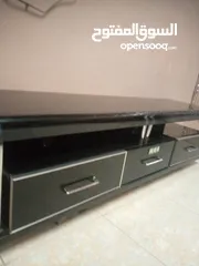 3 طاوله شاشه للبيع  طاوله شاشه لامع الحاله جيده شبه جديده للبيع