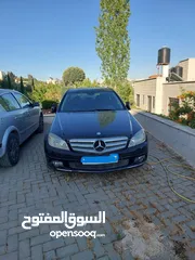  1 مرسيدس 2010 للبيع لون أسود عداد 65000، بحالة جيدة جداً