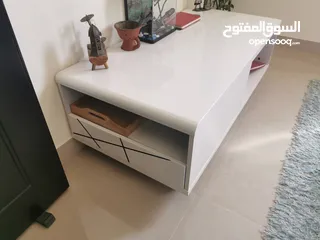  2 طاولة تلفزيون للبيع  TV table for sale