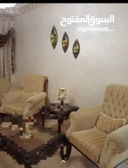 1 كنب 9 مقاعد تقيل وشبه جديد وخشب زان مع برادي