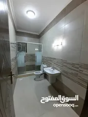  14 للايجار شقه مميزه سوبر ديلوكس تتكون من3نوم مع الماستر2حمامات صاله صالون مطبخ بلكون والموقع بالتفاصيل